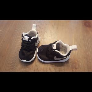 Infant Nike Roshe